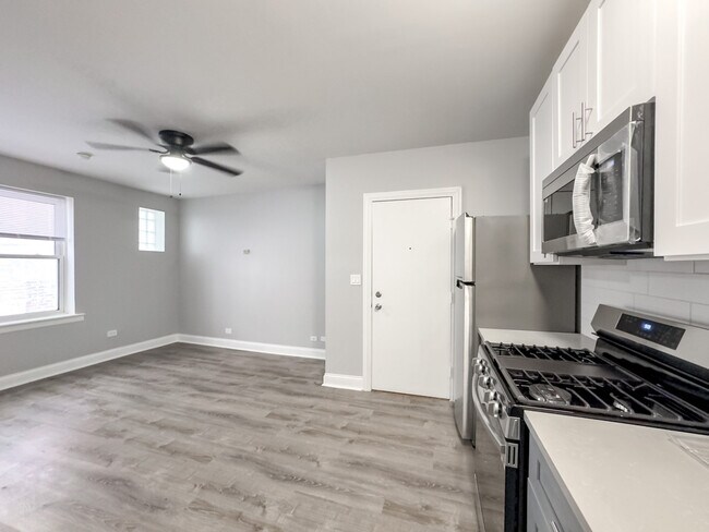 Photo - 4241 N Kenmore Ave Unidad 211