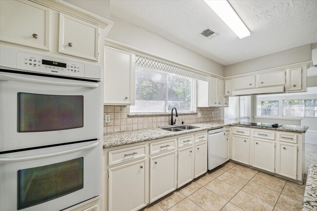 Building Photo - 1903 Foxtail Pl Rental