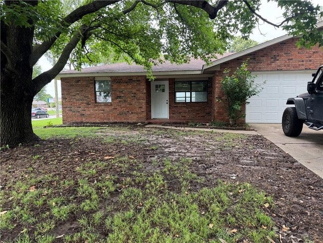 Photo - 2700 McMillan Dr Townhome