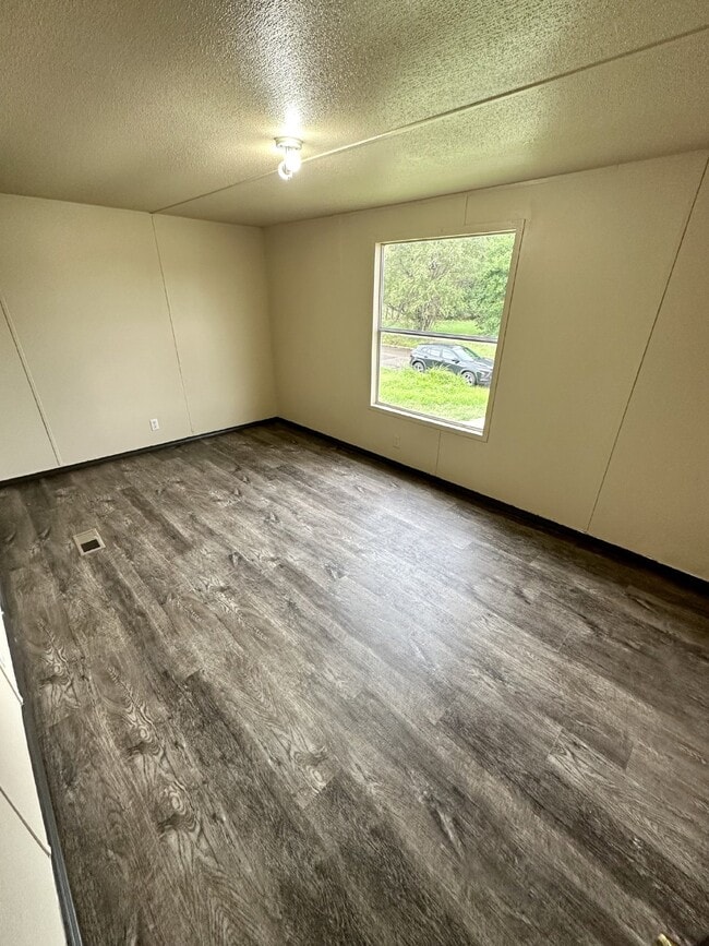 "Charming 3-Bedroom Home with 2 Full Baths in Woodward, OK – Your Cozy Retreat Awaits!"