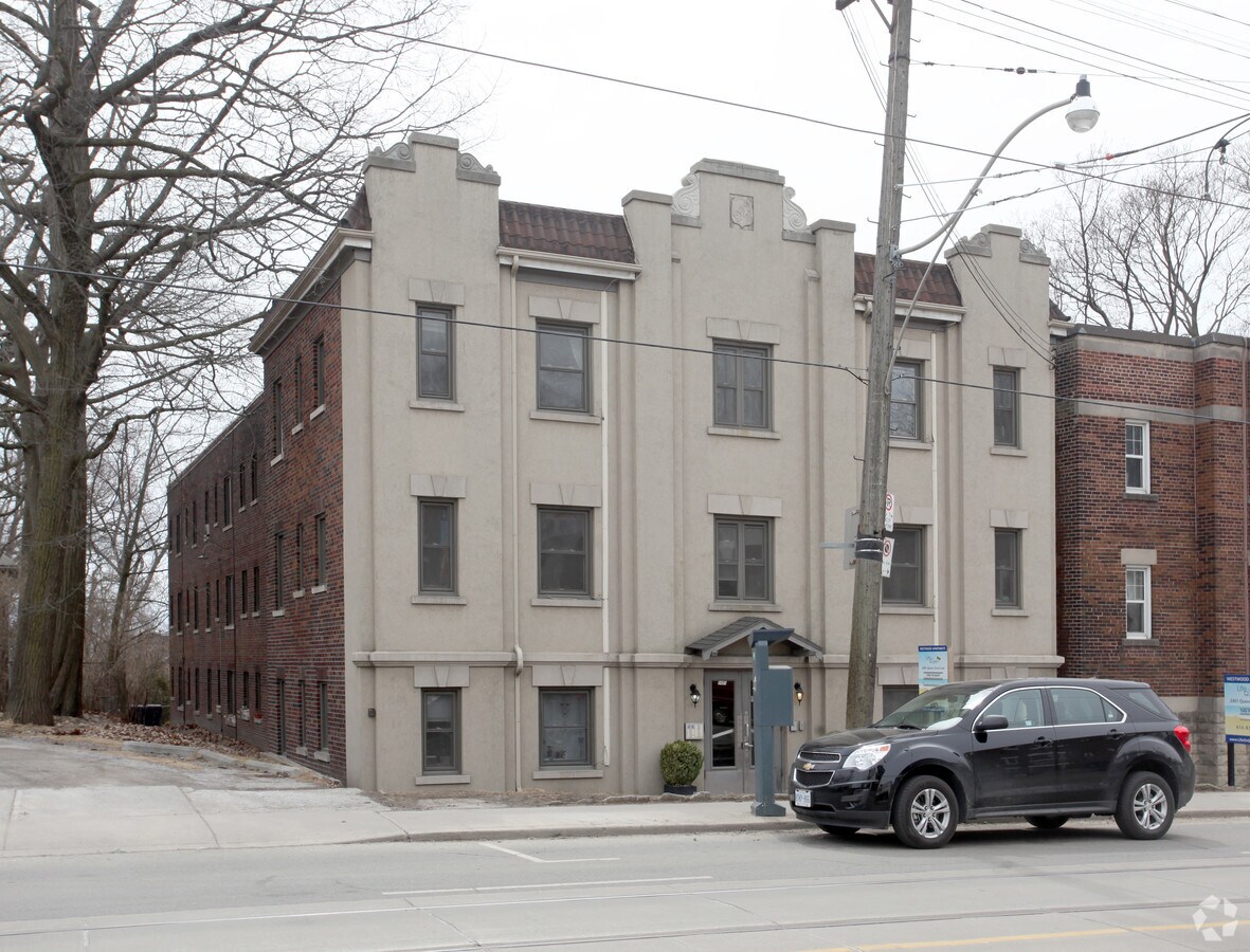 Photo - 2405 Queen St