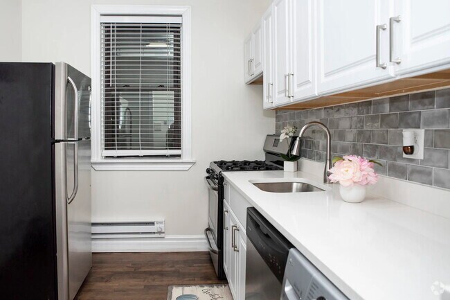 Building Photo - 2100 W Giddings St Rental