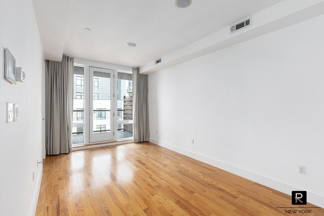 Photo - 1059 Manhattan Ave Unit 6A