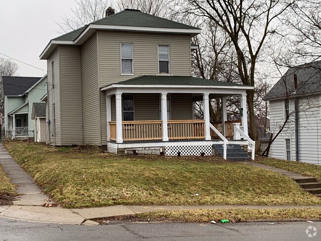 Building Photo - Large home in Mansfield Schools on corner lot