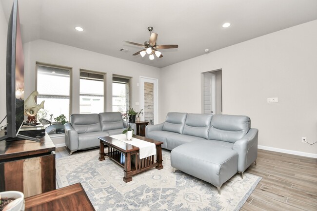 Photo - 5043 Morrison Dr