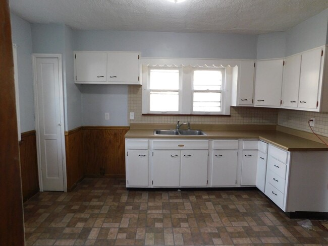 Photo - Beautiful 3 Bdrm Single Family Home