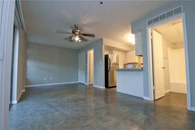 Photo - 1013 W 23rd St Unit 105