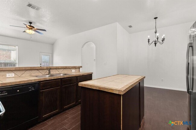 Photo - 586 Creekside Cir