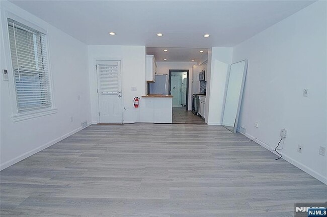 Photo - 454 Undercliff Ave Unit 456