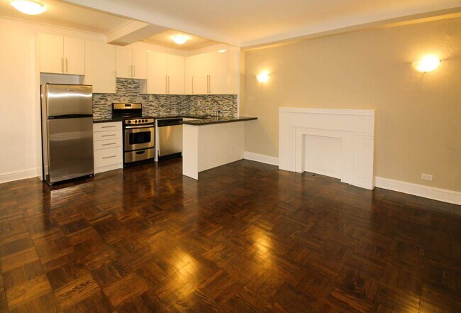 Photo - 3110-3112 Yonge St