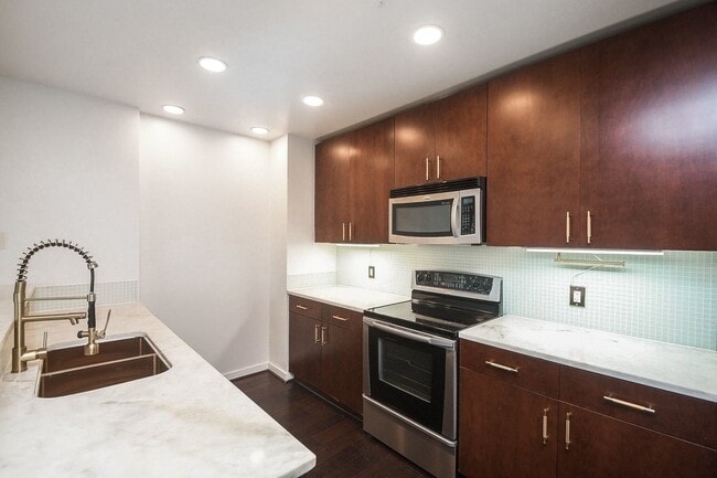 Photo - 5925 Almeda Rd Unit 10704