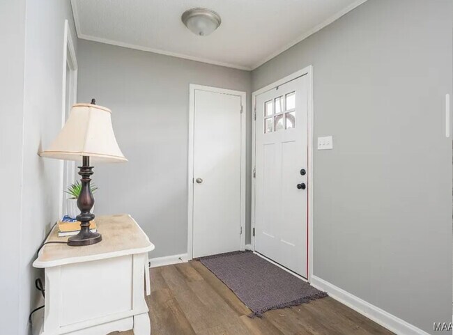 Photo - 725 Queensbury Dr