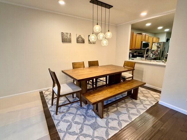 Photo - 56 Foxwood Sq N