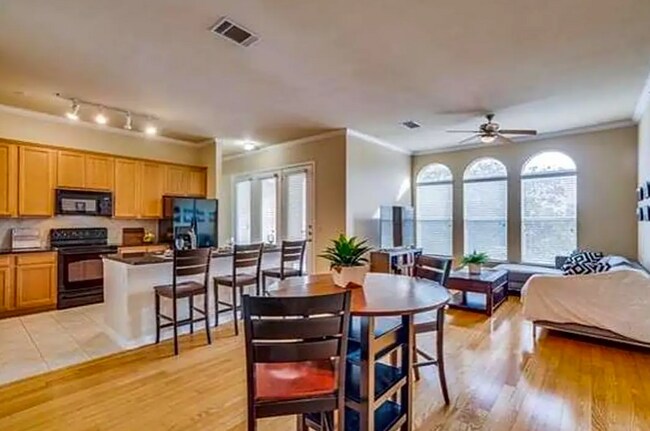 Photo - 800 E. 15th-211842 Unidad 211842