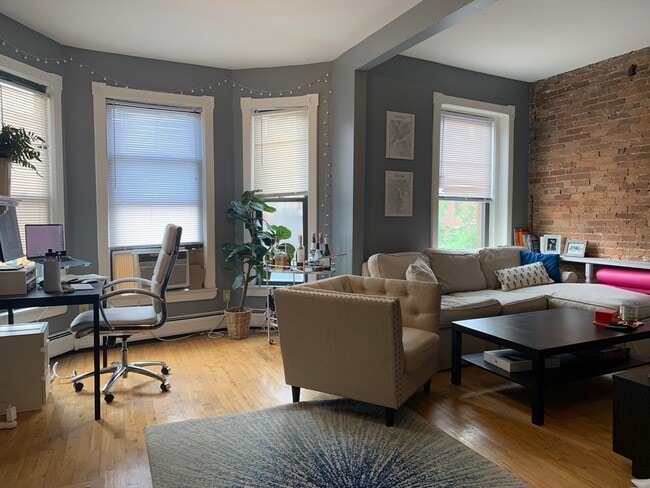 Photo - 556 Columbus Ave Unidad 3 Rental