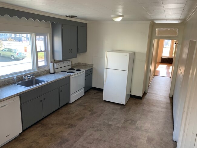 Kitchen - 88 Roxbury St Unit Apt 1