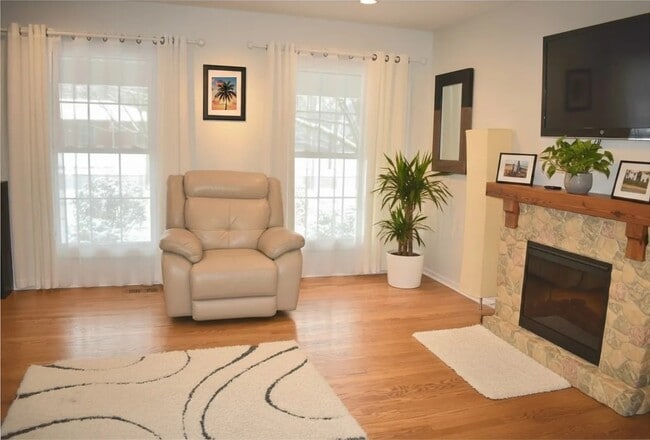 Photo - 741 Buttonwood Cir