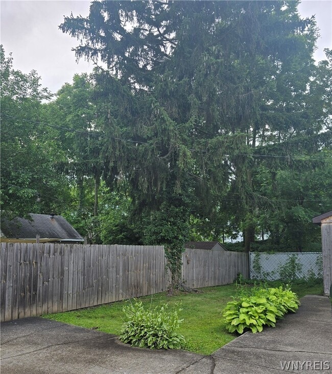 Photo - 745 Crescent Ave
