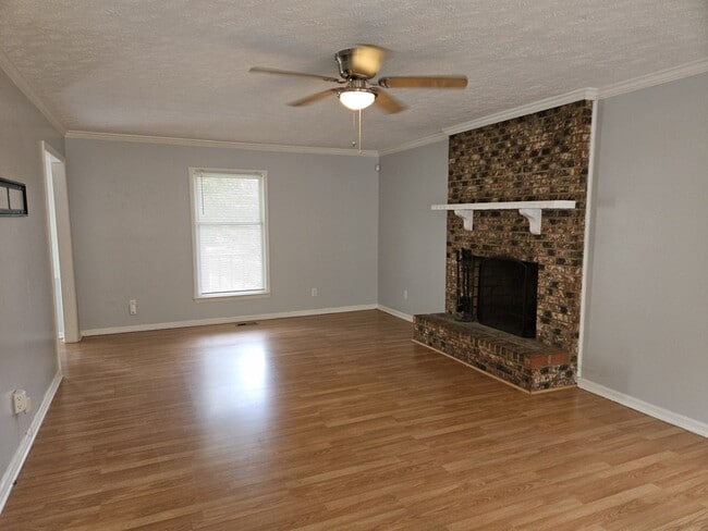 Photo - 1617 Hennessy Pl