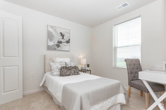 2BR, 1BA - 825 SF