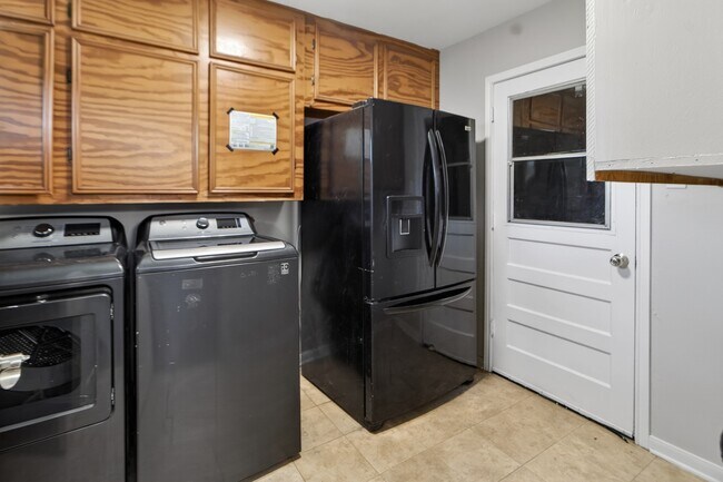 Photo - 2027 Ottawa Ln