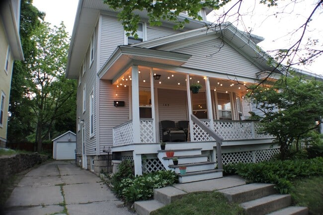 Photo - 145 Eastern Ave NE