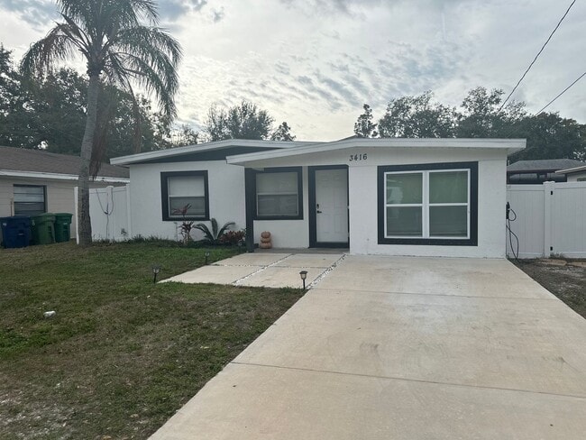 Building Photo - Beautifully renovated 3-bedroom, 2-bath home located in the heart of South Tampa