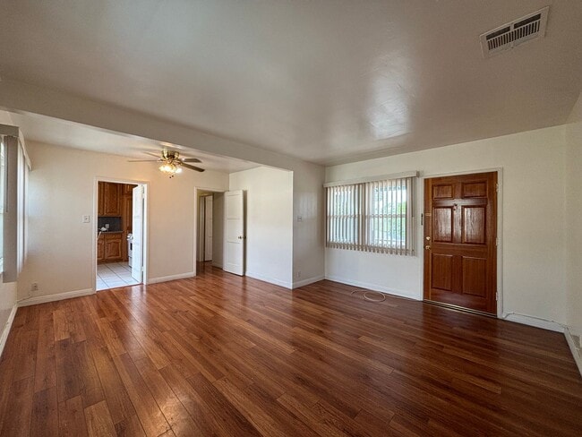 Photo - Glenoaks, 625-633 1/2