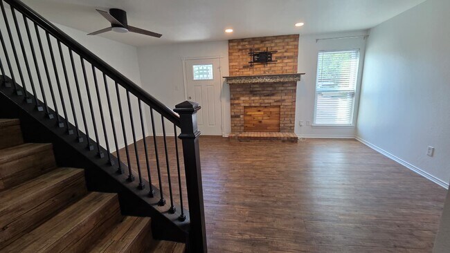 Photo - 2240 Colony Ct