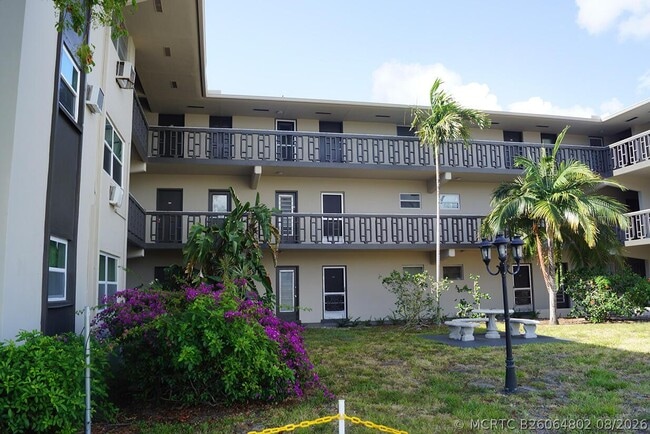 Photo - 1250 E Sample Rd Unit 303