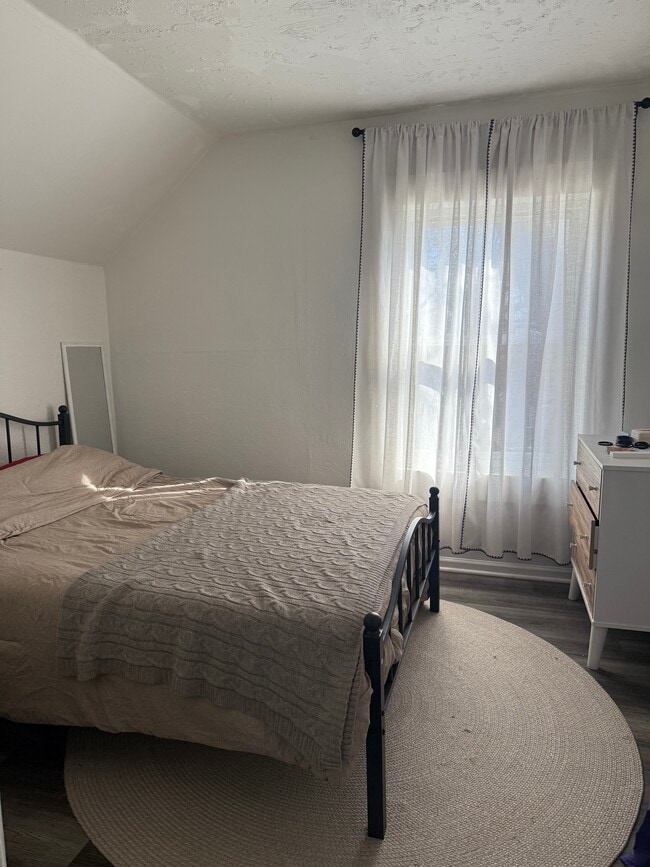 Building Photo - 305 Irving St