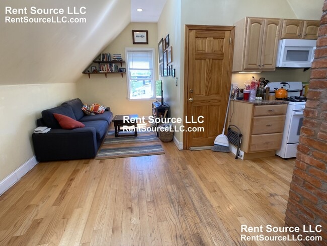 Photo - 20 Radcliffe Rd Unit 3