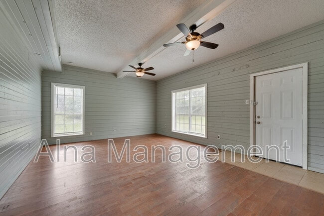 Photo - 743 Kings Ln