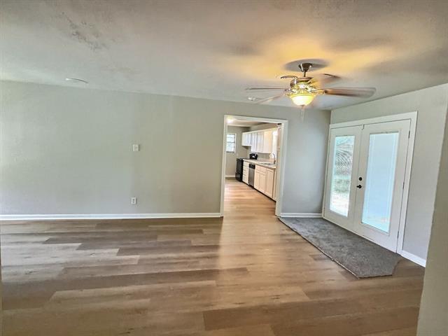 Photo - 111 E Doris Dr