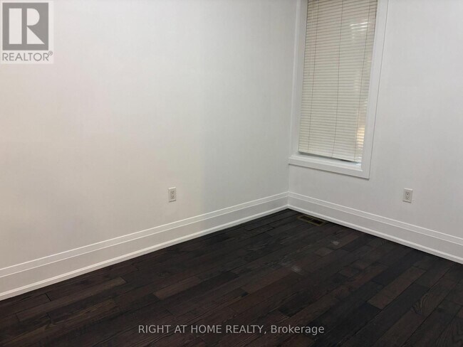 Photo - 186 Mutual St