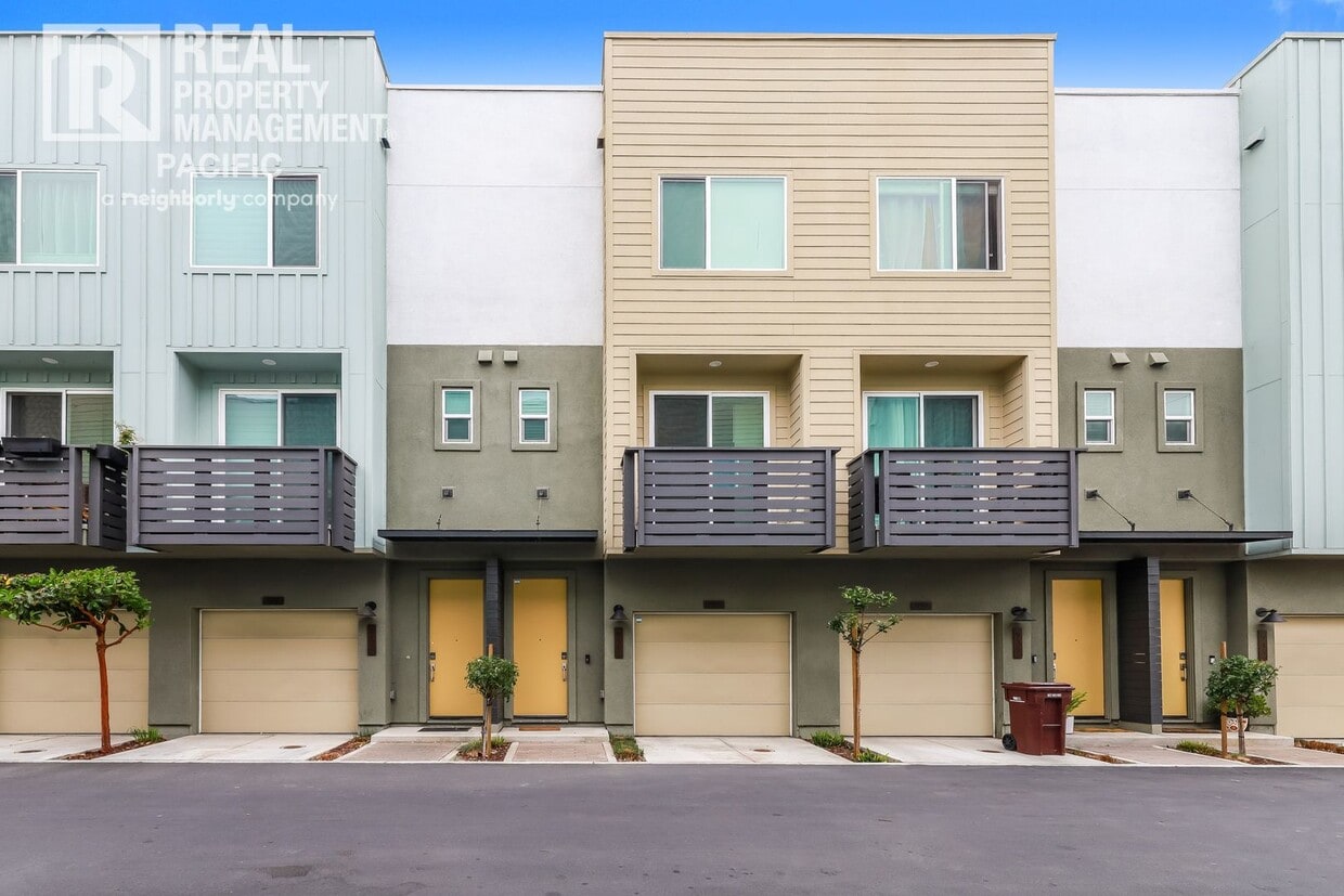 Modern Townhome in Gated West Oakland Comm... - Modern Townhome in Gated West Oakland Comm...
