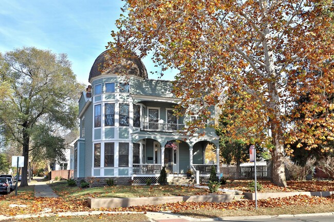 Photo - 398 W 5th Ave