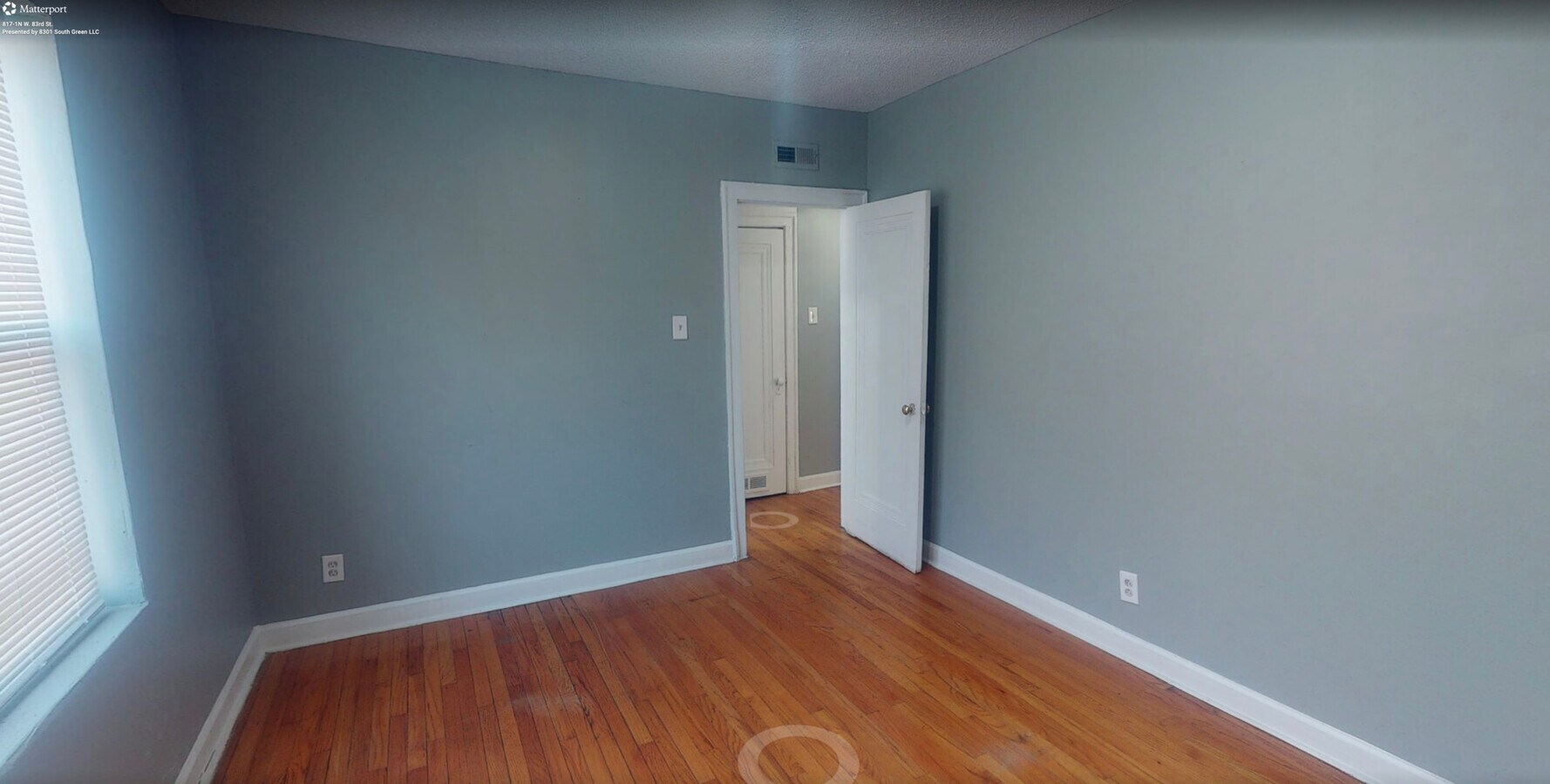Photo - 817 W 83rd St