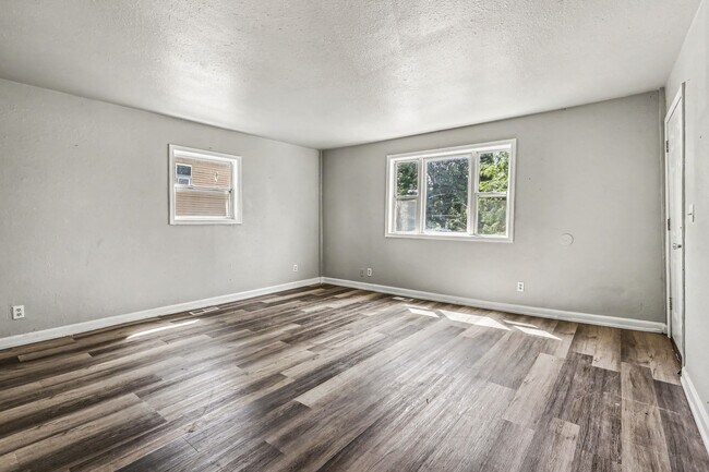 Photo - 790 Harriet St