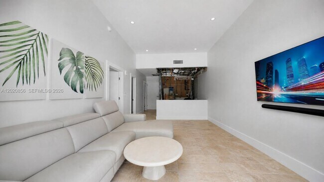 6917 Collins Ave Unidad L-107