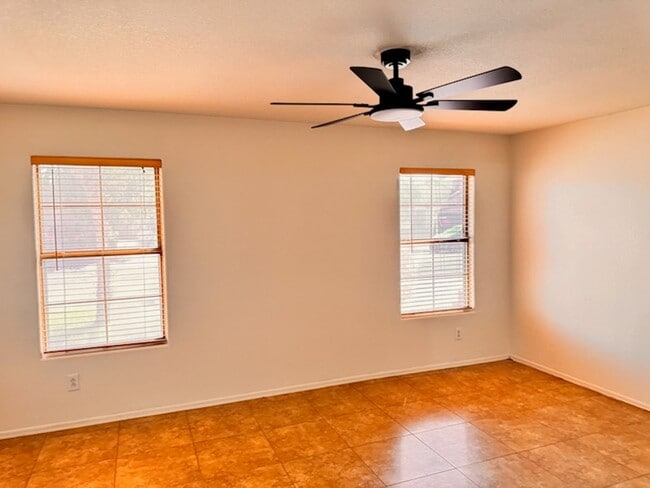 Photo - 1704 E Los Alamos St