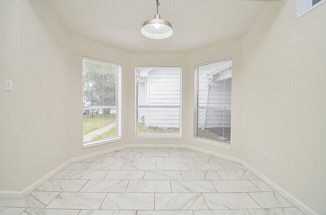 11818 Spring Grove Dr