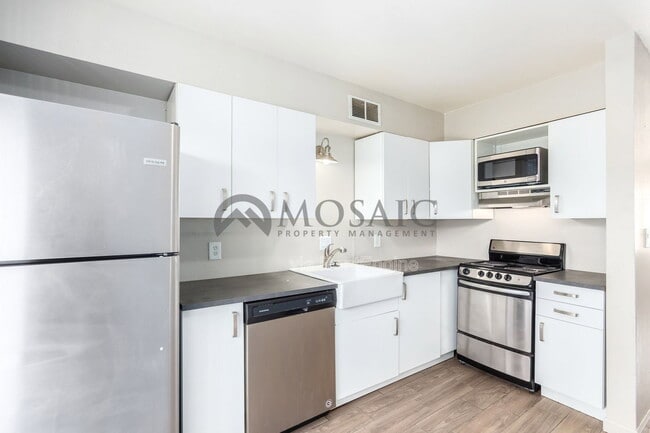 Photo - 1204 S McClintock Dr Unidad B