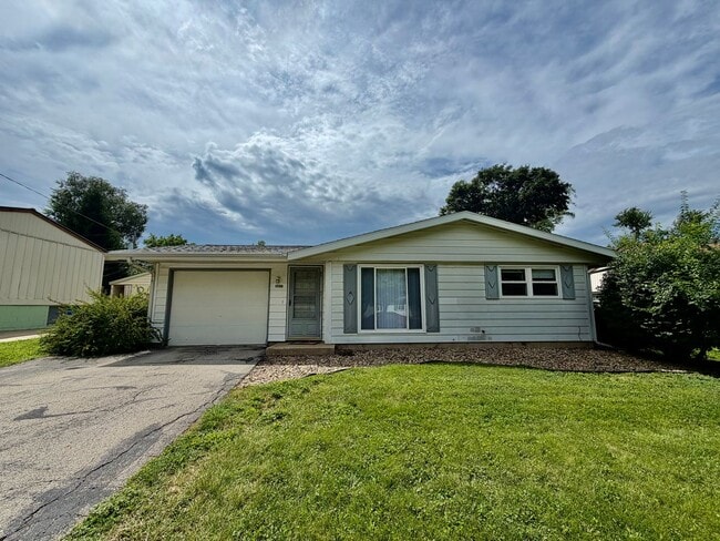 Building Photo - 1240 Dogwood Ln