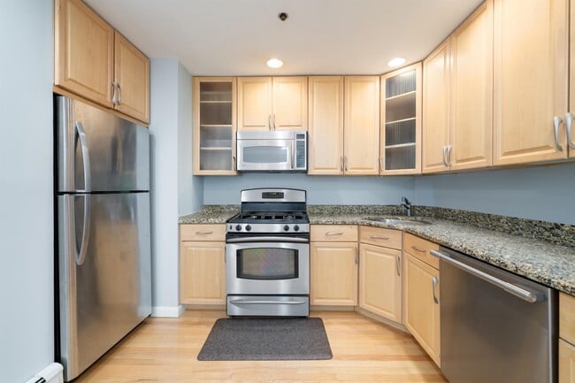 Building Photo - 609 Madison St Unit 6A Rental