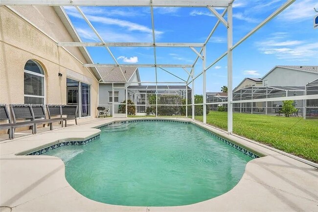 Photo - 915 Lockbreeze Dr