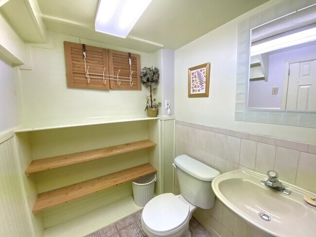 Photo - 275 Kensington Ave N Unit 2