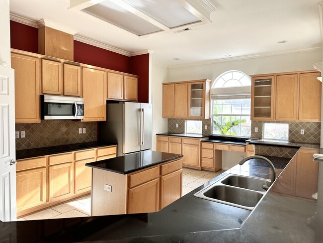 7613 Bayonne Dr