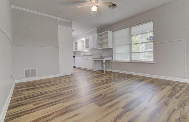 Photo - 1523 Weyford Dr