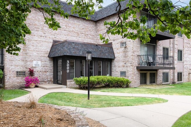 Building Photo - Creekwood Estates
